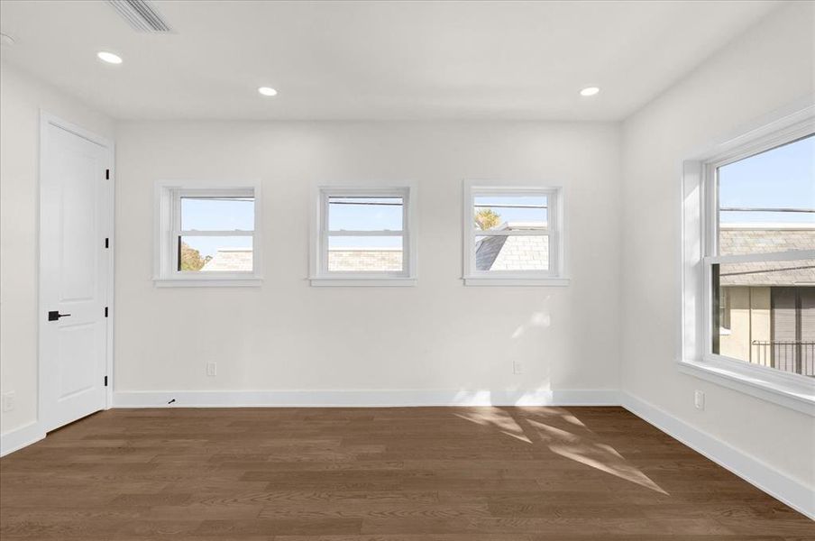 Spacious, unfurnished interior of a new home in , Orlando (Image 62).