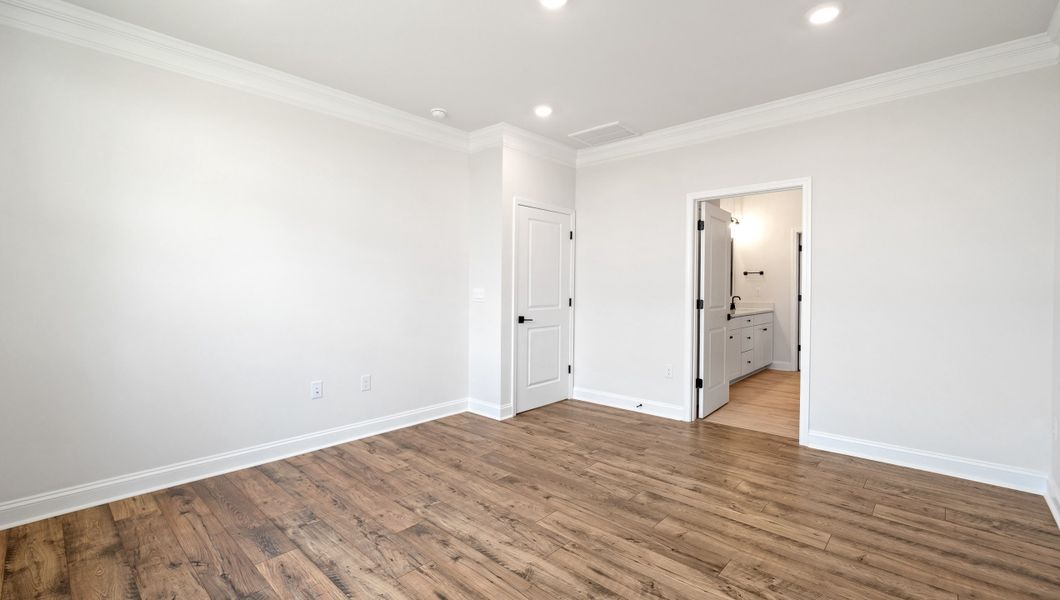 Spacious, unfurnished interior of a new home in Seven Oaks, Greenwood (Image 24).