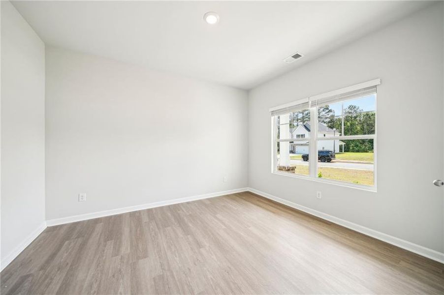 Spacious, unfurnished interior of a new home in Stephen's Landing, Loganville (Image 31).