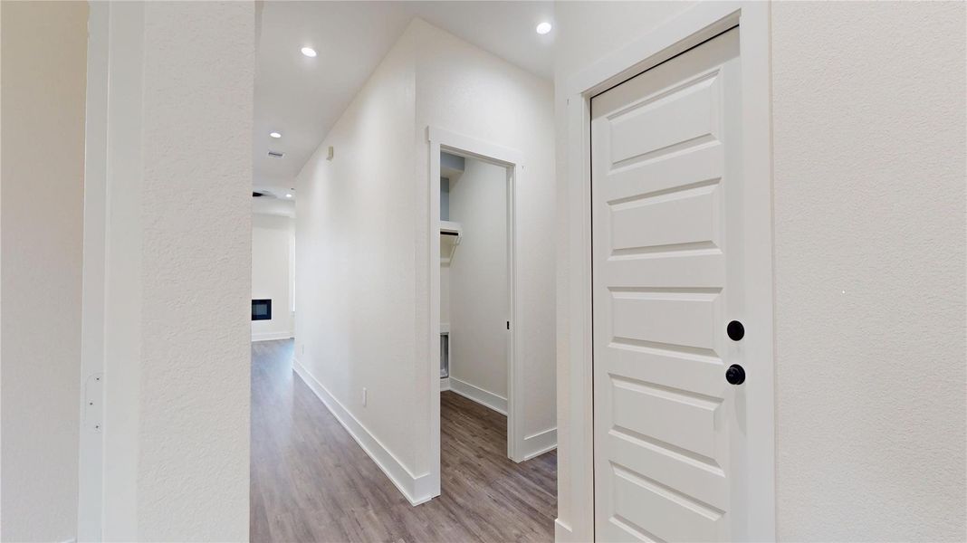 Spacious, unfurnished interior of a new home in , Houston (Image 24).