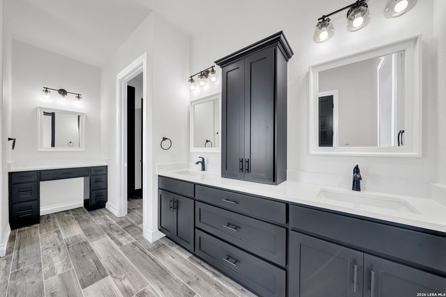 Furnished interior view inside a new home in , La Vernia (Image 5).