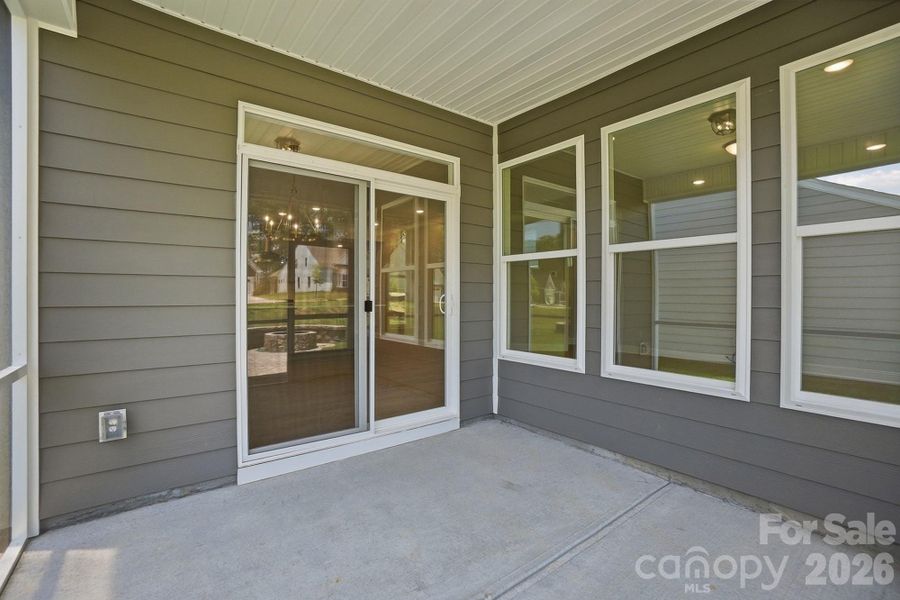 Screened in porch Screened in porch