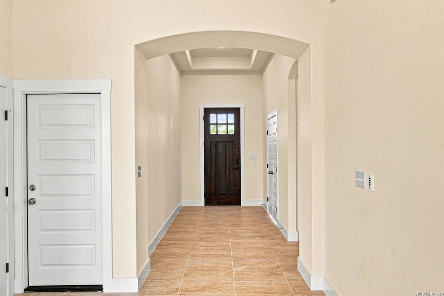 Spacious, unfurnished interior of a new home in , Pleasanton (Image 34).