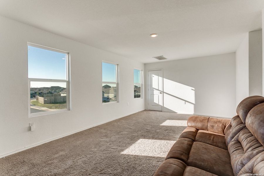 Spacious, unfurnished interior of a new home in Mission del Lago, San Antonio (Image 12). Spacious, unfurnished interior of a new home in Mission del Lago, San Antonio (Image 12).