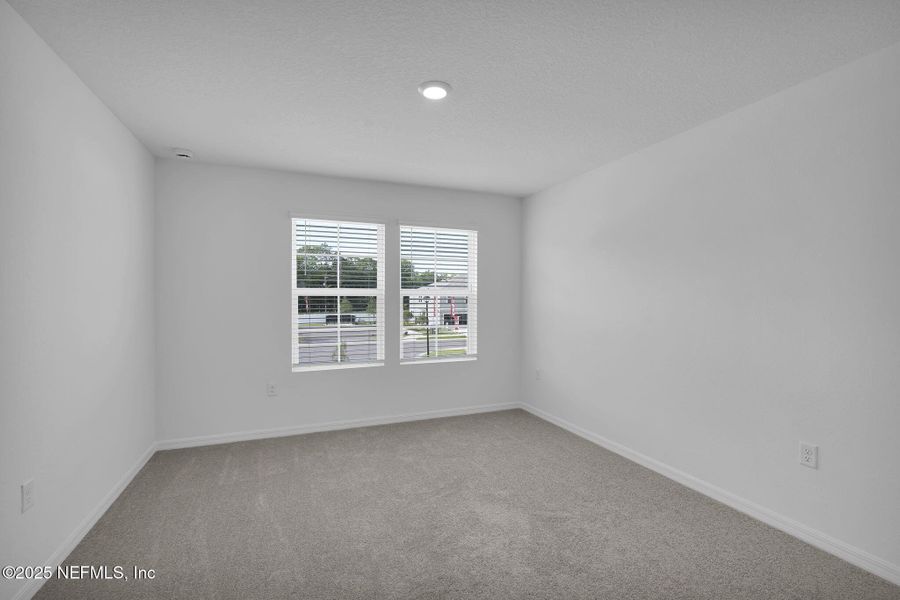 Spacious, unfurnished interior of a new home in Normandy Pines, Jacksonville (Image 11).