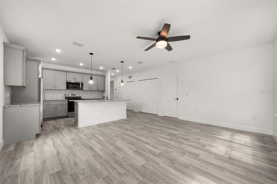 Spacious, unfurnished interior of a new home in , Sebring (Image 39).