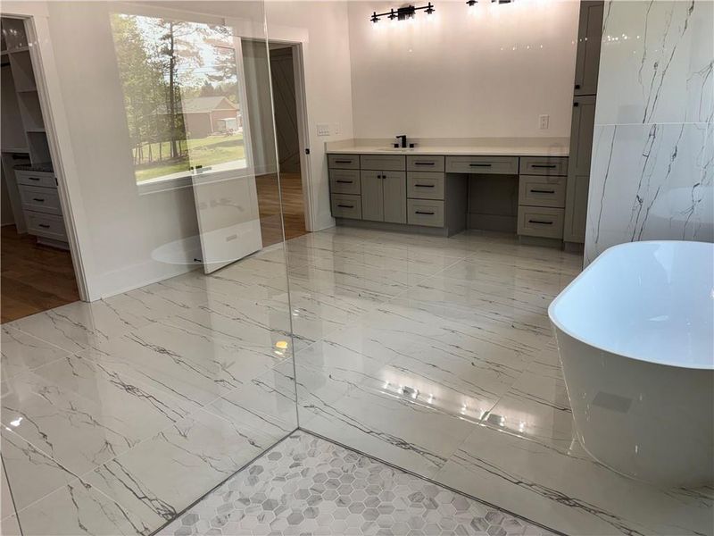 Spacious, unfurnished interior of a new home in , Buford (Image 78).