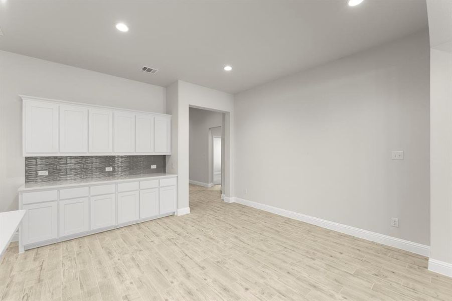 11. 3013 Rembrandt - Dining (2)