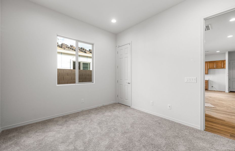 Spacious, unfurnished interior of a new home in Artisan at Asante, Surprise (Image 23).