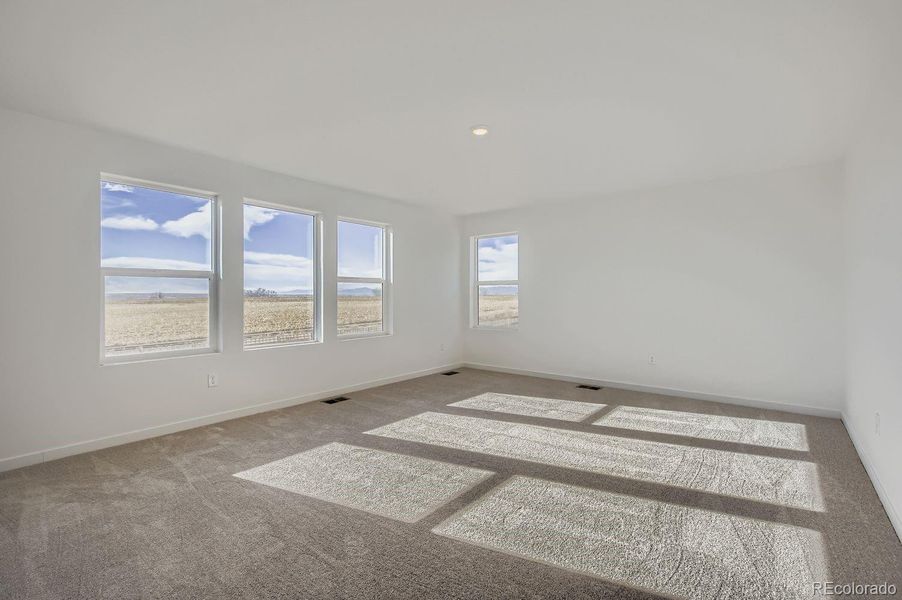 Spacious, unfurnished interior of a new home in Ledge Rock, Johnstown (Image 12).
