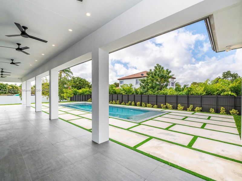 Spacious, unfurnished interior of a new home in , Miami (Image 39).