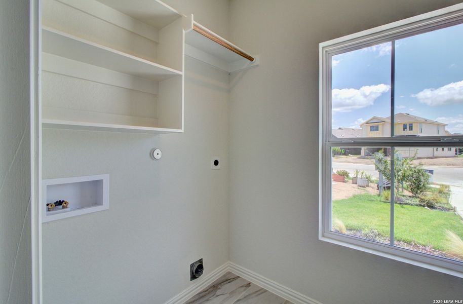 Spacious, unfurnished interior of a new home in Casinas at Gruene, New Braunfels (Image 12).