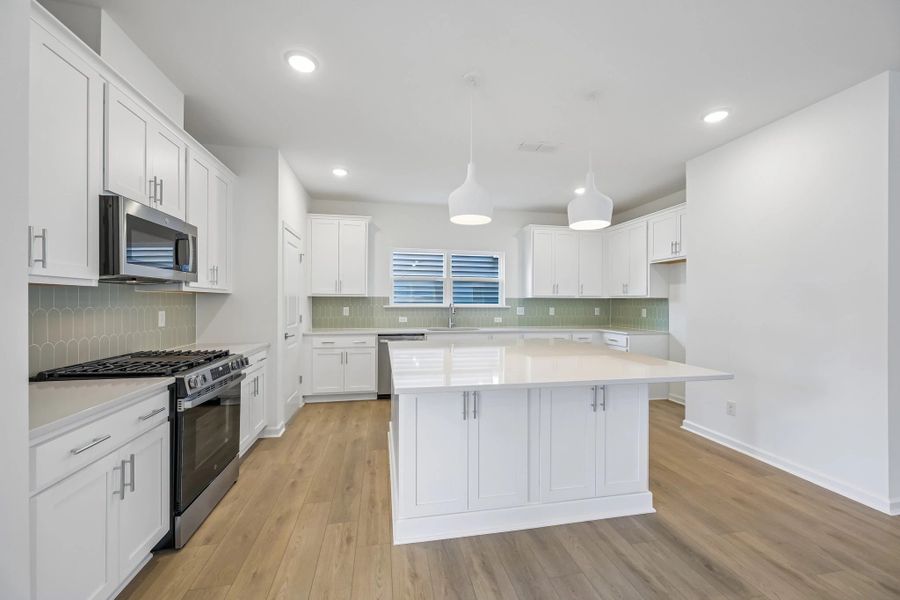 Representative images and renderings are for illustrative purposes. Actual structural options and design finishes of home may vary. Representative images and renderings are for illustrative purposes. Actual structural options and design finishes of home may vary.
