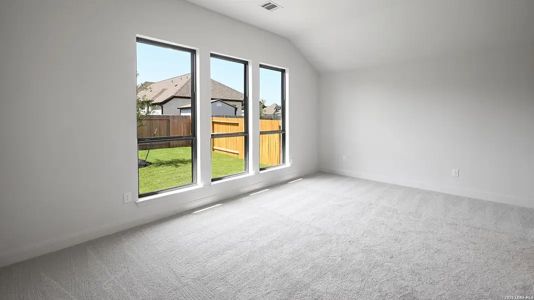 Spacious, unfurnished interior of a new home in Meadows of Mill Creek, Seguin (Image 17).