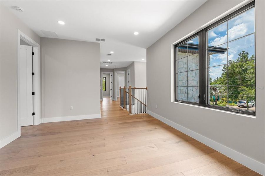 Spacious, unfurnished interior of a new home in , Orlando (Image 27).