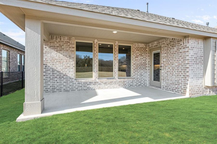 Exterior details and patio area of a home in Abe's Landing, Granbury (Image 3).