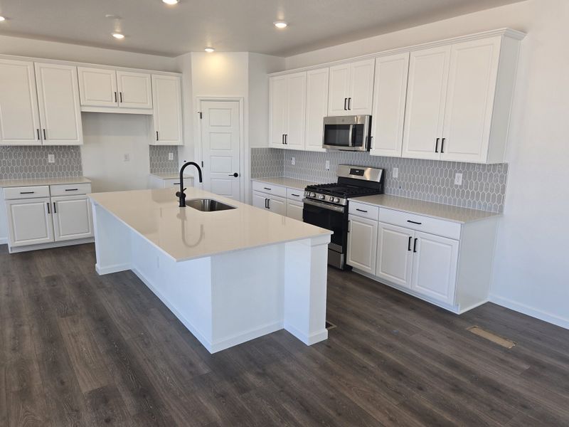 Furnished interior view inside a new home in Sterling Ranch Ascent Village, Littleton (Image 5). Furnished interior view inside a new home in Sterling Ranch Ascent Village, Littleton (Image 5).