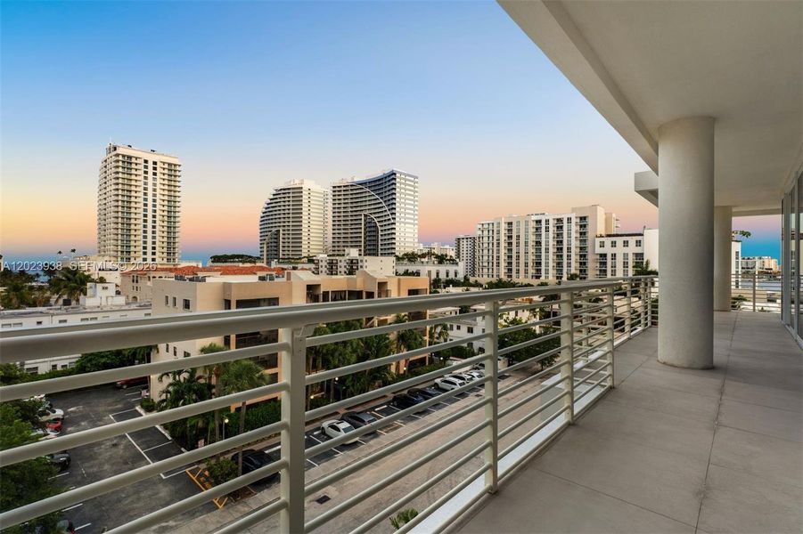 Condo located in Fort Lauderdale, FL showcasing its design and architecture (Image 3). Condo located in Fort Lauderdale, FL showcasing its design and architecture (Image 3).