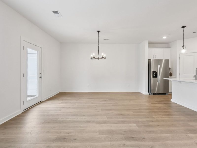 Spacious, unfurnished interior of a new home in Cedarcrest Townhomes, Fairview (Image 8).