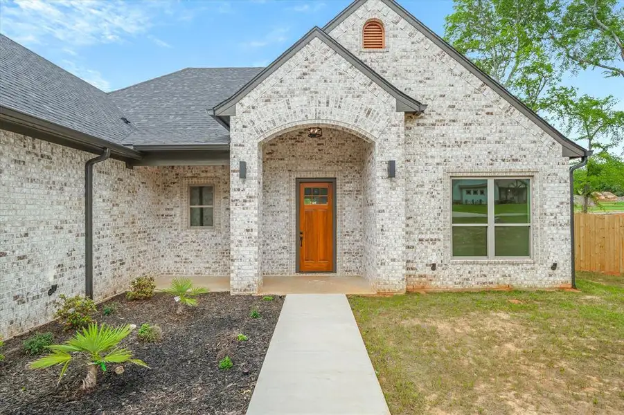 Exterior details and patio area of a home in , Lindale (Image 4).