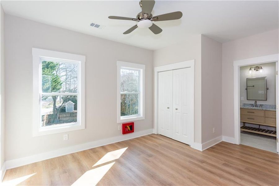 Spacious, unfurnished interior of a new home in , East Point (Image 17).