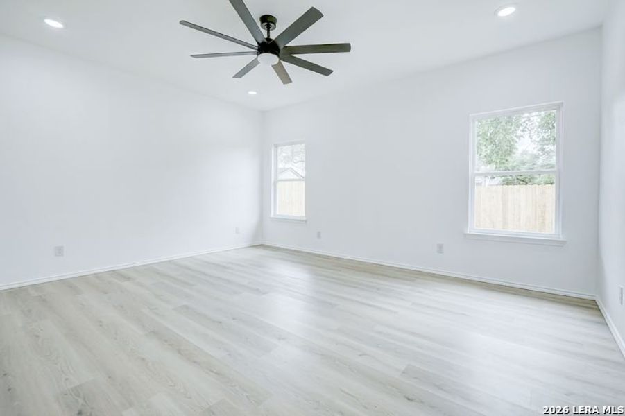 Spacious, unfurnished interior of a new home in , San Antonio (Image 26).