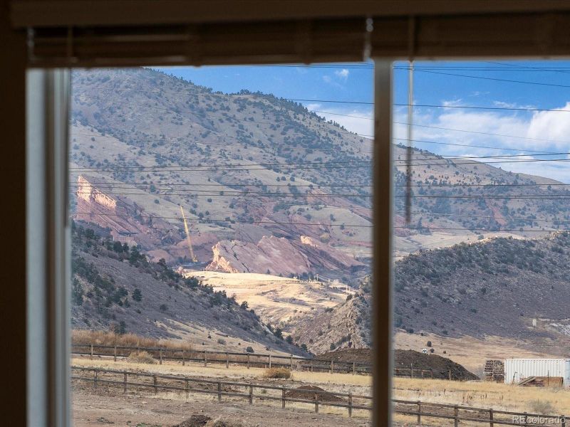 Image 33 of a home in Three Hills.