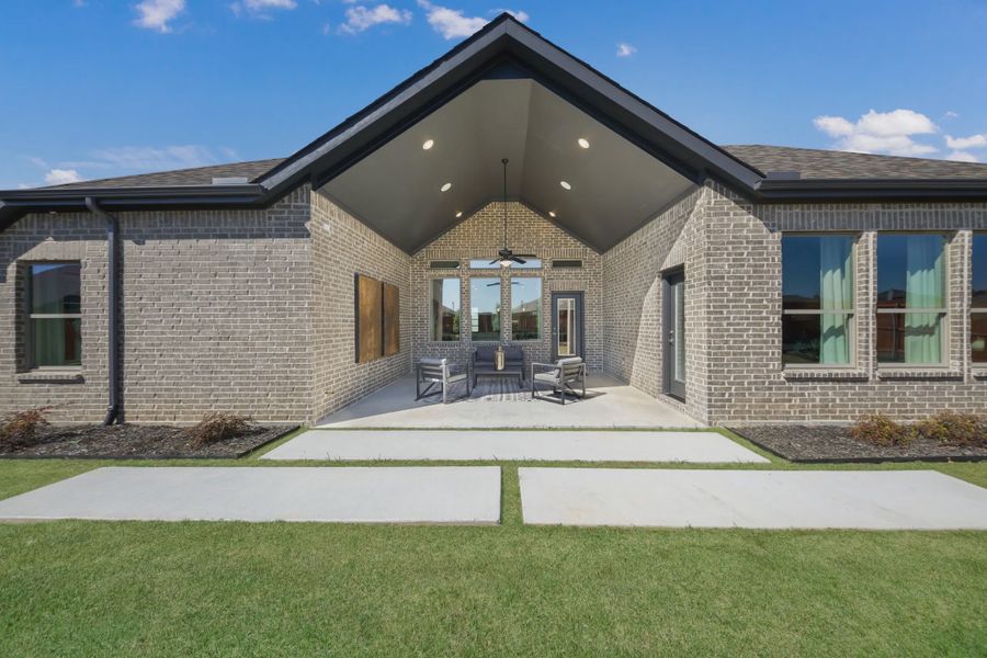 Representative exterior details of a home built from the Tucson by Chesmar Homes in Heartland 40's, Heartland (Image 4).