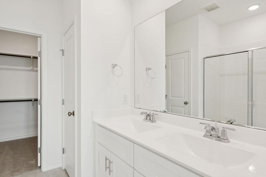 Furnished interior view inside a new home in River Ranch, Dayton (Image 15).