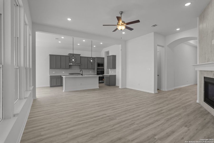 Spacious, unfurnished interior of a new home in Homestead 75', Schertz (Image 30).