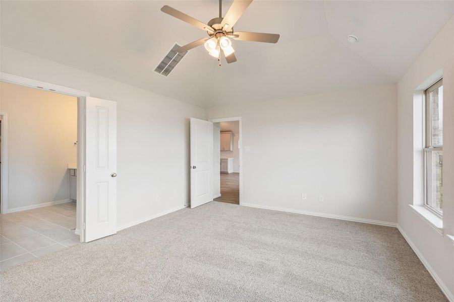 Spacious, unfurnished interior of a new home in Sunterra, Katy (Image 24). Spacious, unfurnished interior of a new home in Sunterra, Katy (Image 24).