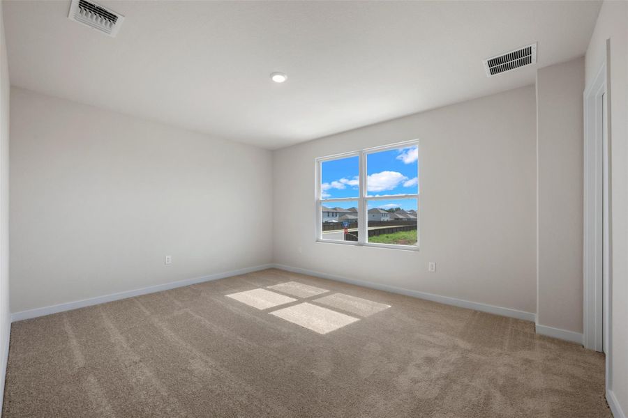 Spacious, unfurnished interior of a new home in Rolling Glen, Hutto (Image 20).