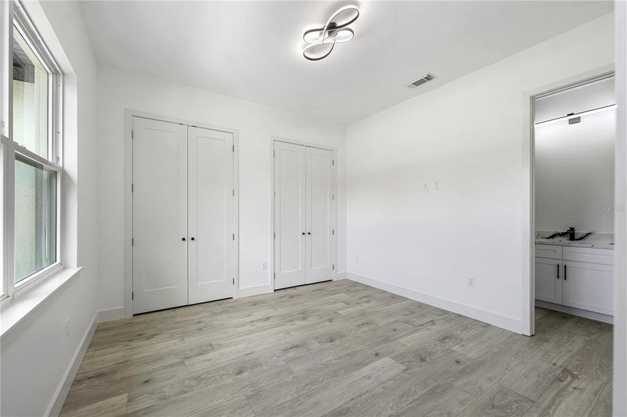 Spacious, unfurnished interior of a new home in , Leesburg (Image 36).