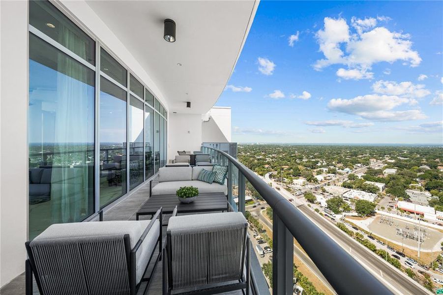 Condo located in Tampa, FL showcasing its design and architecture (Image 5). Condo located in Tampa, FL showcasing its design and architecture (Image 5).