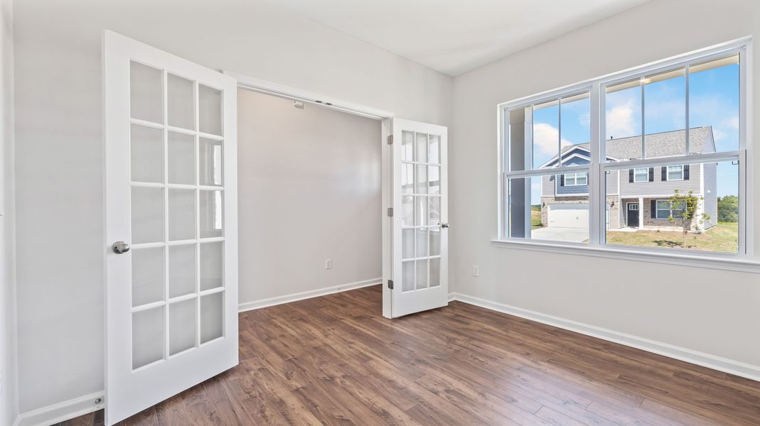 Spacious, unfurnished interior of a new home in Woodglen, Piedmont (Image 14).