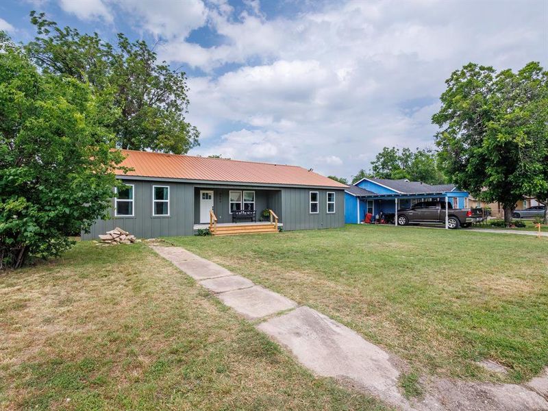 Exterior details and patio area of a home in , Brownwood (Image 27).