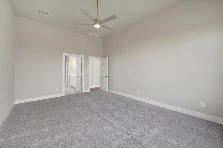 Spacious, unfurnished interior of a new home in Lily Creek at Sutton Fields, Aubrey (Image 25).