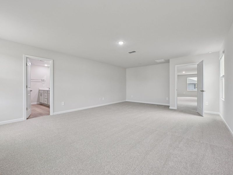 Spacious, unfurnished interior of a new home in Oakwood, Mebane (Image 18).