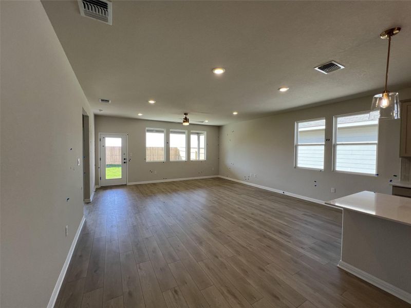 Spacious, unfurnished interior of a new home in Rolling Glen, Hutto (Image 16).
