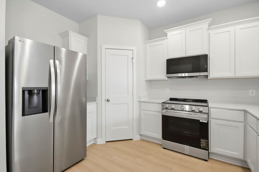 Furnished interior view inside a new home in Crockett Meadows, Conroe (Image 10).