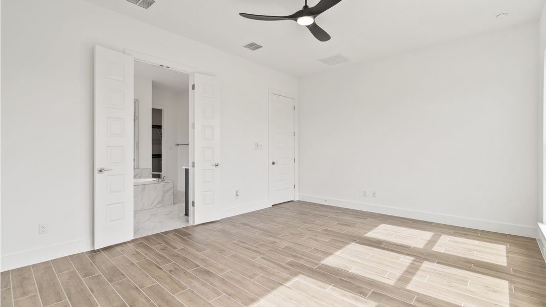 Spacious, unfurnished interior of a new home in Star Farms at Lakewood Ranch, Bradenton (Image 7). Spacious, unfurnished interior of a new home in Star Farms at Lakewood Ranch, Bradenton (Image 7).