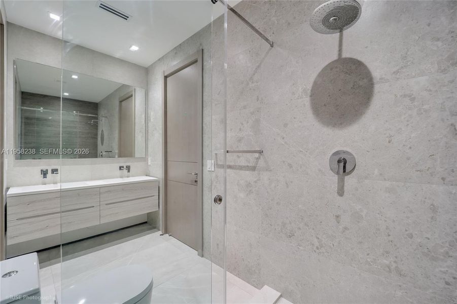 Image 33 of a home in .