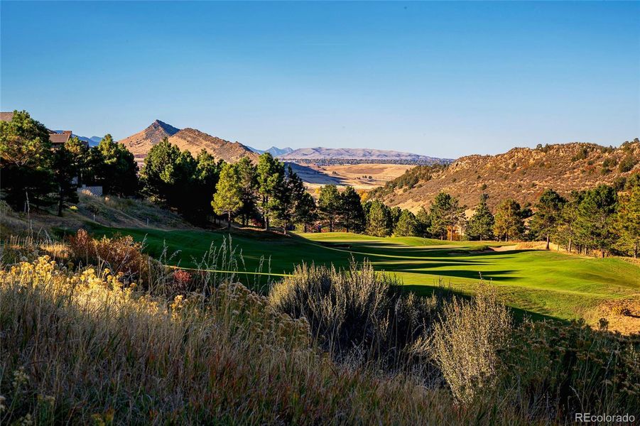 Privately elevated above the 12th and 15th fairways of the award-winning Ravenna Golf Club, this contemporary estate commands an irreplaceable panorama of emerald fairways undulating toward sparkling ponds, framed by the crimson spires of 70-million-year-old red-rock formations and the Front Range beyond.