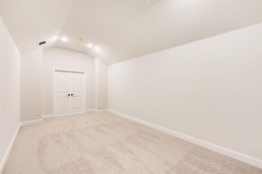 Spacious, unfurnished interior of a new home in Triple Diamond Ranch, Mansfield (Image 30).