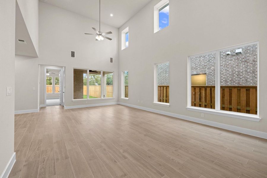 Spacious, unfurnished interior of a new home in Parmer Ranch, Georgetown (Image 14).
