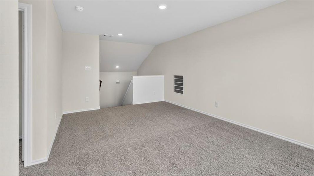 Spacious, unfurnished interior of a new home in Forestbrook Estates, Paris (Image 23).