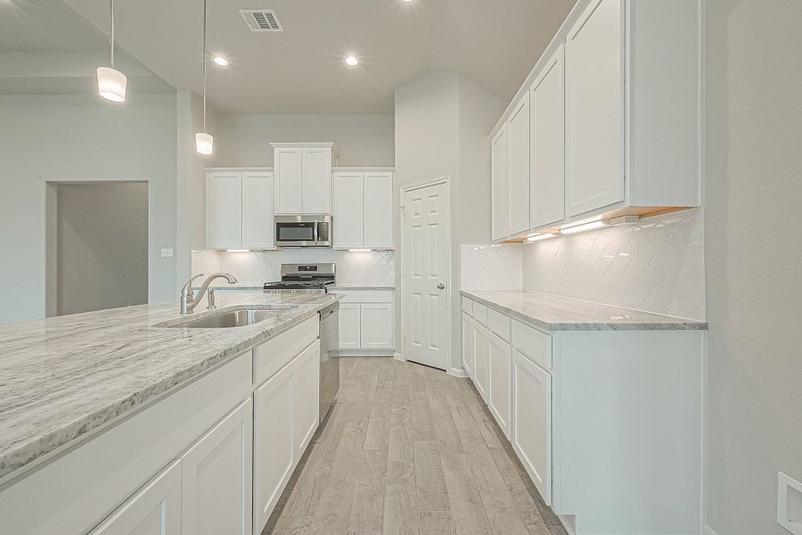 Representative furnished interior of a home built from the Floor Plan 2050 by Colina Homes in Grand Magnolia, Magnolia (Image 19).
