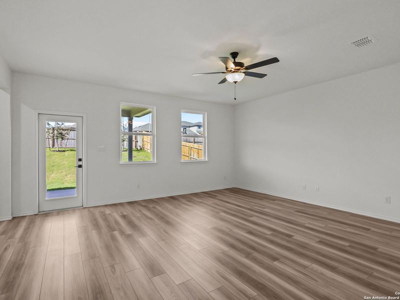 Spacious, unfurnished interior of a new home in Comanche Ridge, San Antonio (Image 30).