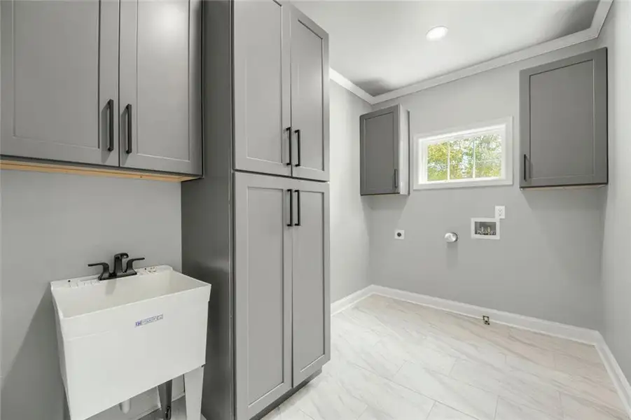 Furnished interior view inside a new home in , Atlanta (Image 7).