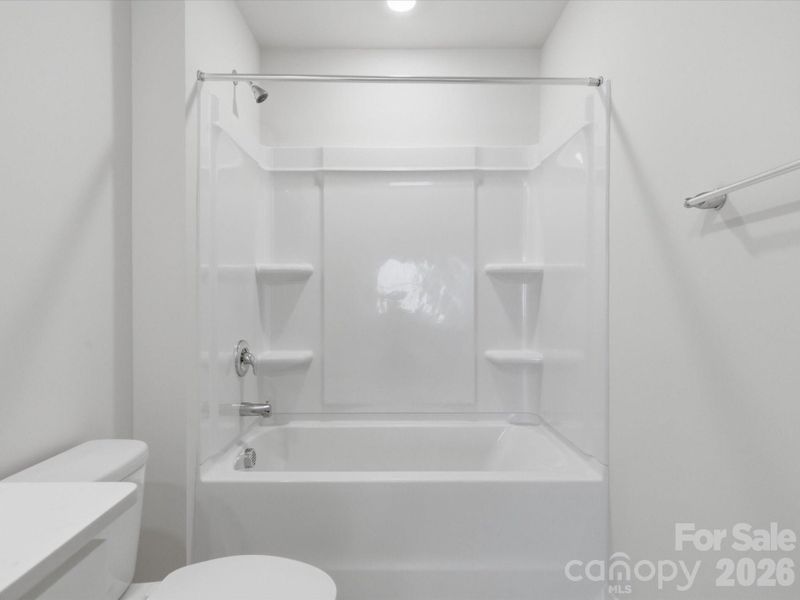 Upstairs Full Bathroom